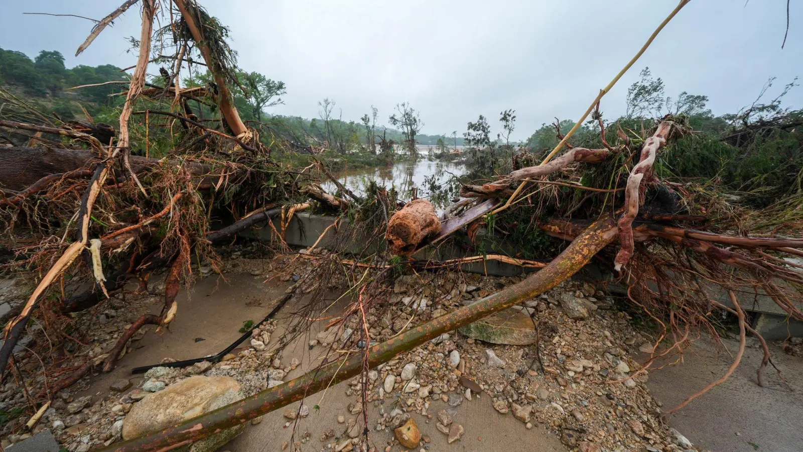 27 Menschen sind bei den Sturzfluten gestorben. (Foto: Julio Cortez/AP/dpa)