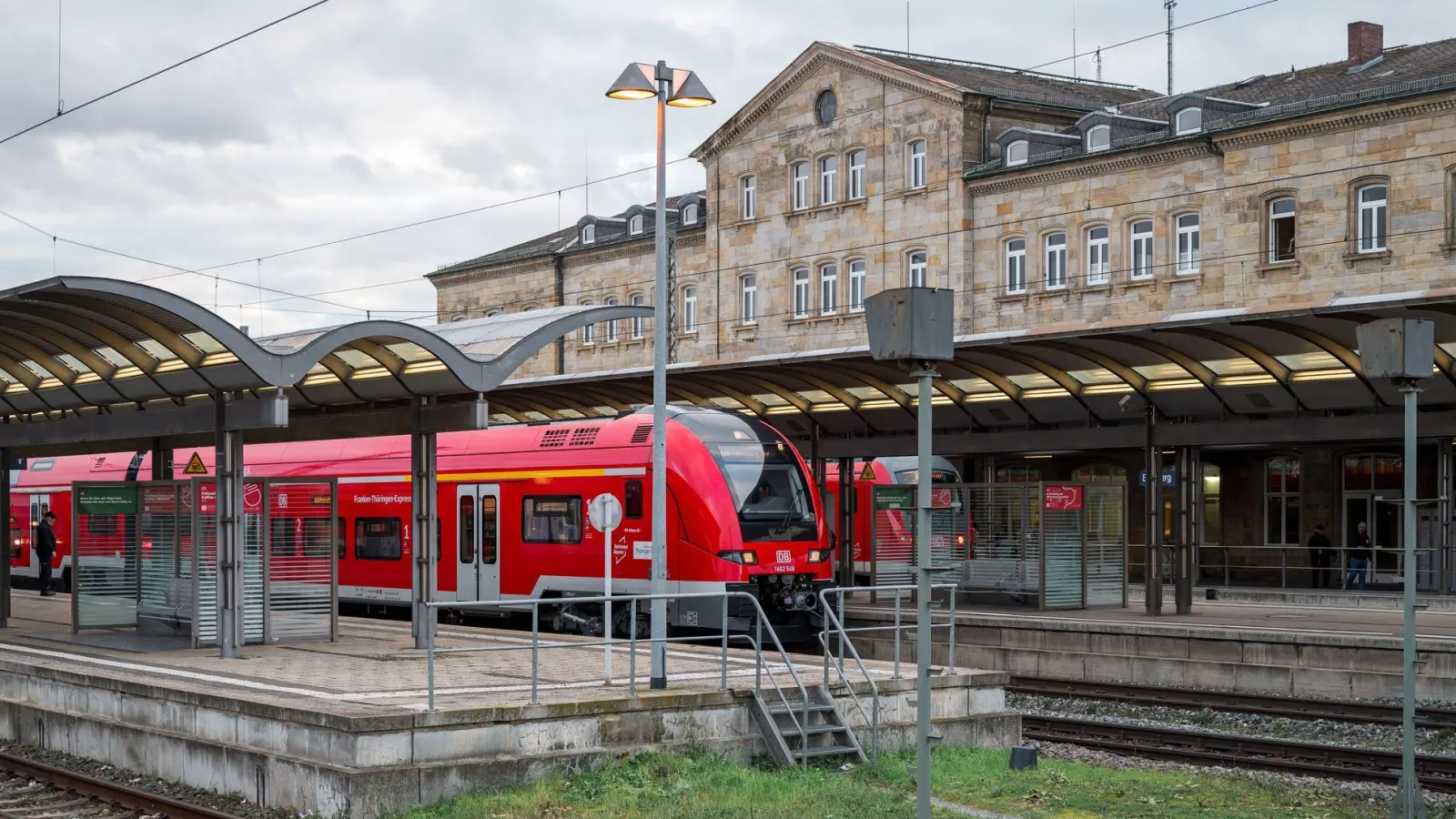 Der Bahnhof Bamberg war Schauplatz eines ungewöhnlichen Notfalls. (Symbolbild) (Foto: Daniel Vogl/dpa)