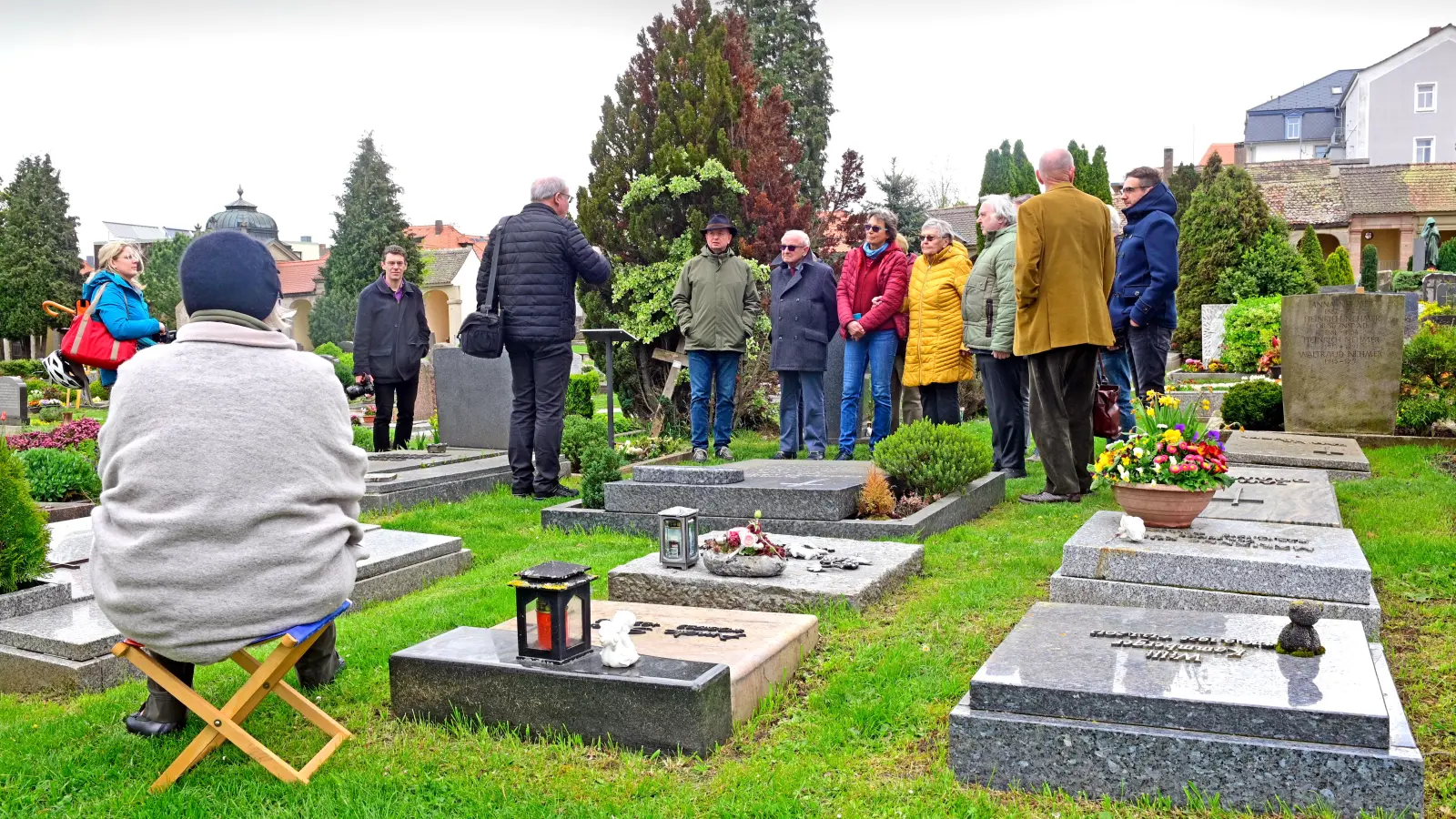 Auf dem Ansbacher Stadtfriedhof erinnern nun mehrere Infotafeln an bedeutende Persönlichkeiten der Vergangenheit. Das Projekt soll weitergeführt werden. (Foto: Jim Albright)