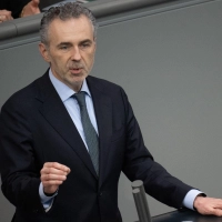 Eine Frage der Souveränität - Thomas Jarzombek fordert von Unternehmen mehr Investitionen in KI-Rechenzentren. (Archivbild) (Foto: Sebastian Christoph Gollnow/dpa)