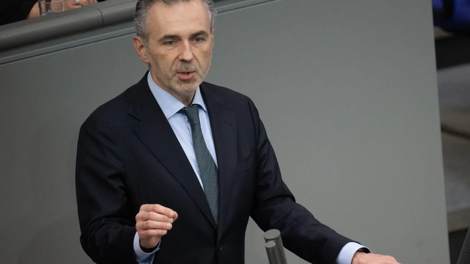 Eine Frage der Souveränität - Thomas Jarzombek fordert von Unternehmen mehr Investitionen in KI-Rechenzentren. (Archivbild) (Foto: Sebastian Christoph Gollnow/dpa)