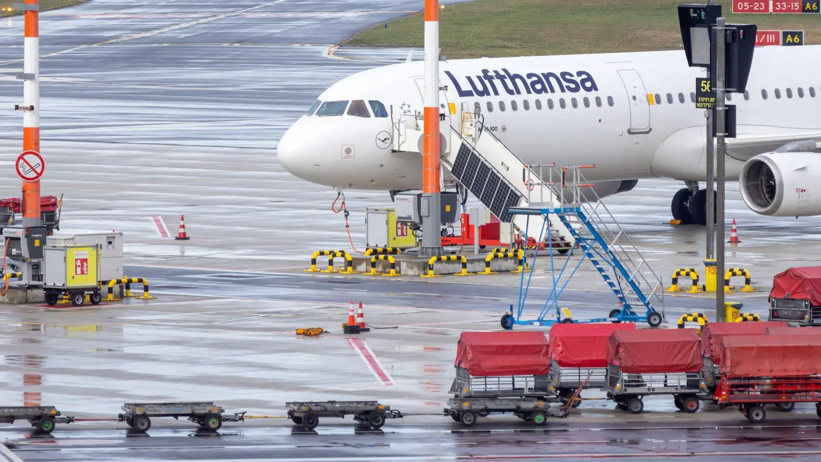 Erst kürzlich kam es wegen Streiks des Kabinenpersonals zu zahlreichen Flugausfällen bei Deutschlands größter Airline. (Archivbild) (Foto: Bodo Marks/dpa)