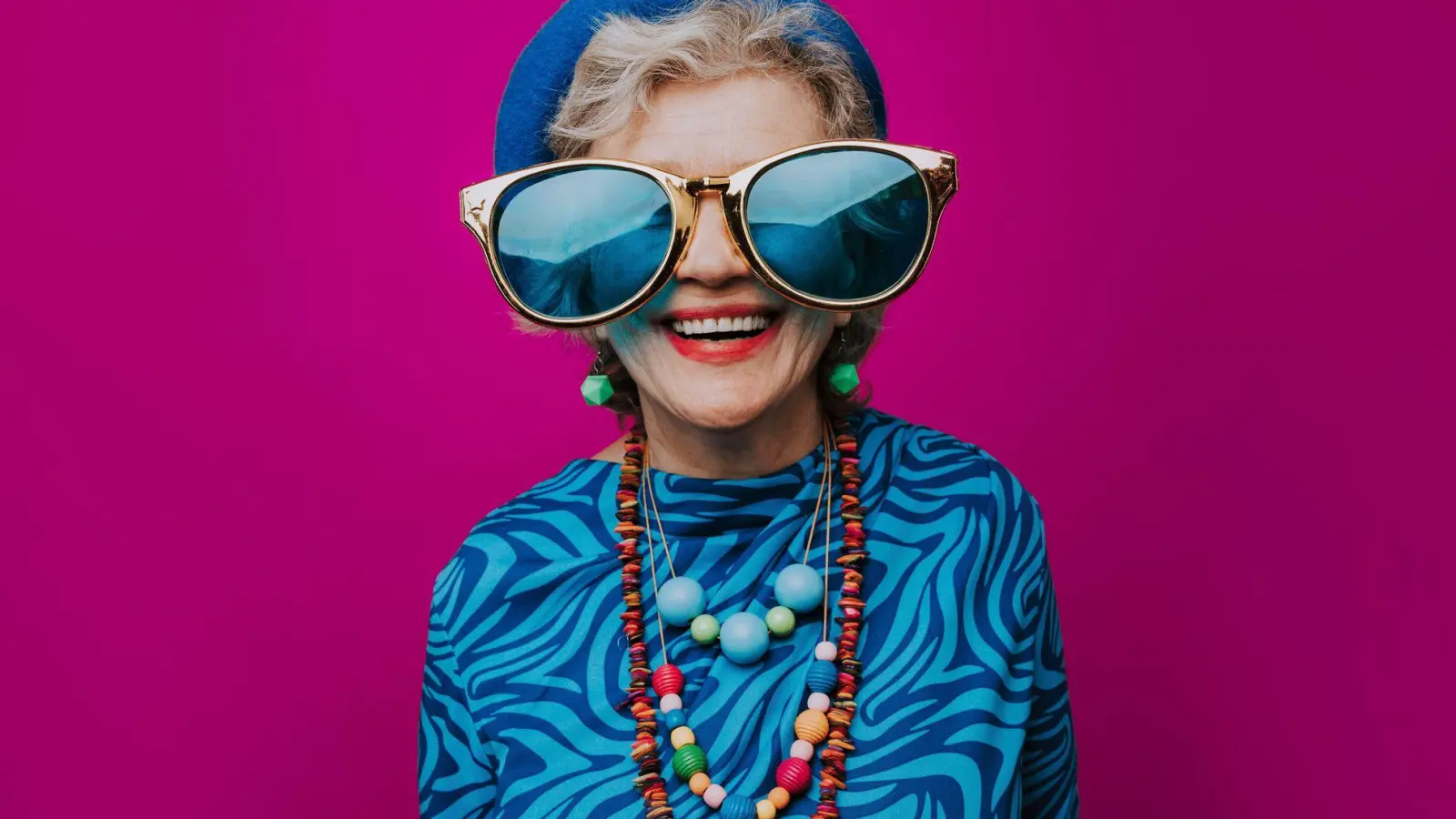 Im Hier und Jetzt herumblödeln - das Leben ist schließlich ernst genug. Gut möglich, dass sich dann Leichtigkeit einstellt.  (Foto: Oneinchpunch/Westend61/dpa-tmn)