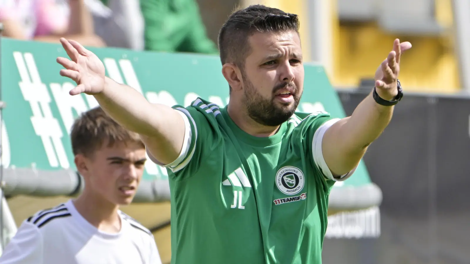 Der Einsatz von Ansbachs U19-Trainer Jonas Langer in der Hinrunde hat sich gelohnt: Seine Mannschaft steht mit fünf Punkten Vorsprung an der Tabellenspitze der Landesliga. (Foto: Martin Rügner)