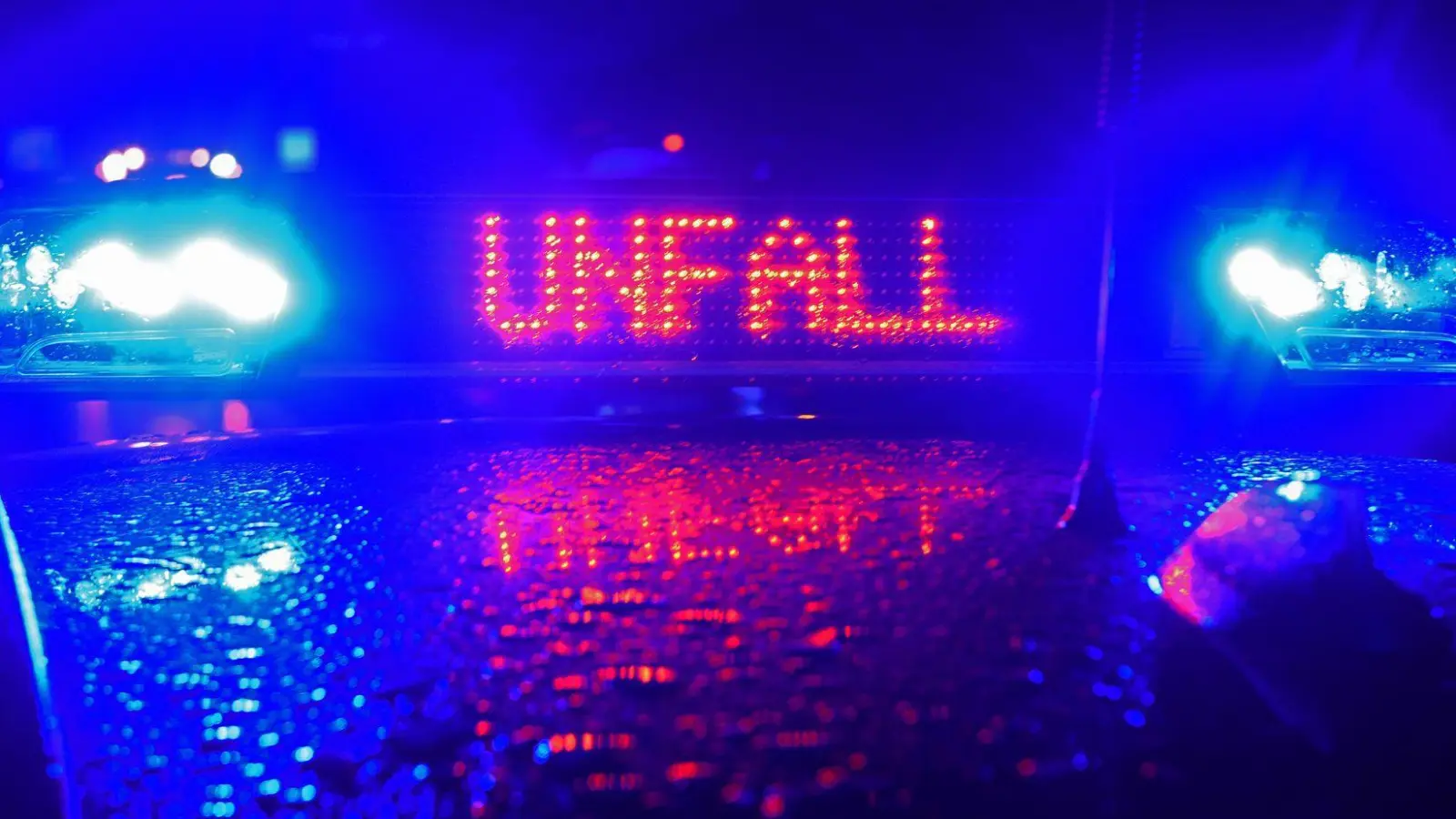 Zwei Fahrstreifen auf der A99 waren für mehrere Stunden gesperrt. (Symbolbild) (Foto: Stefan Puchner/dpa)