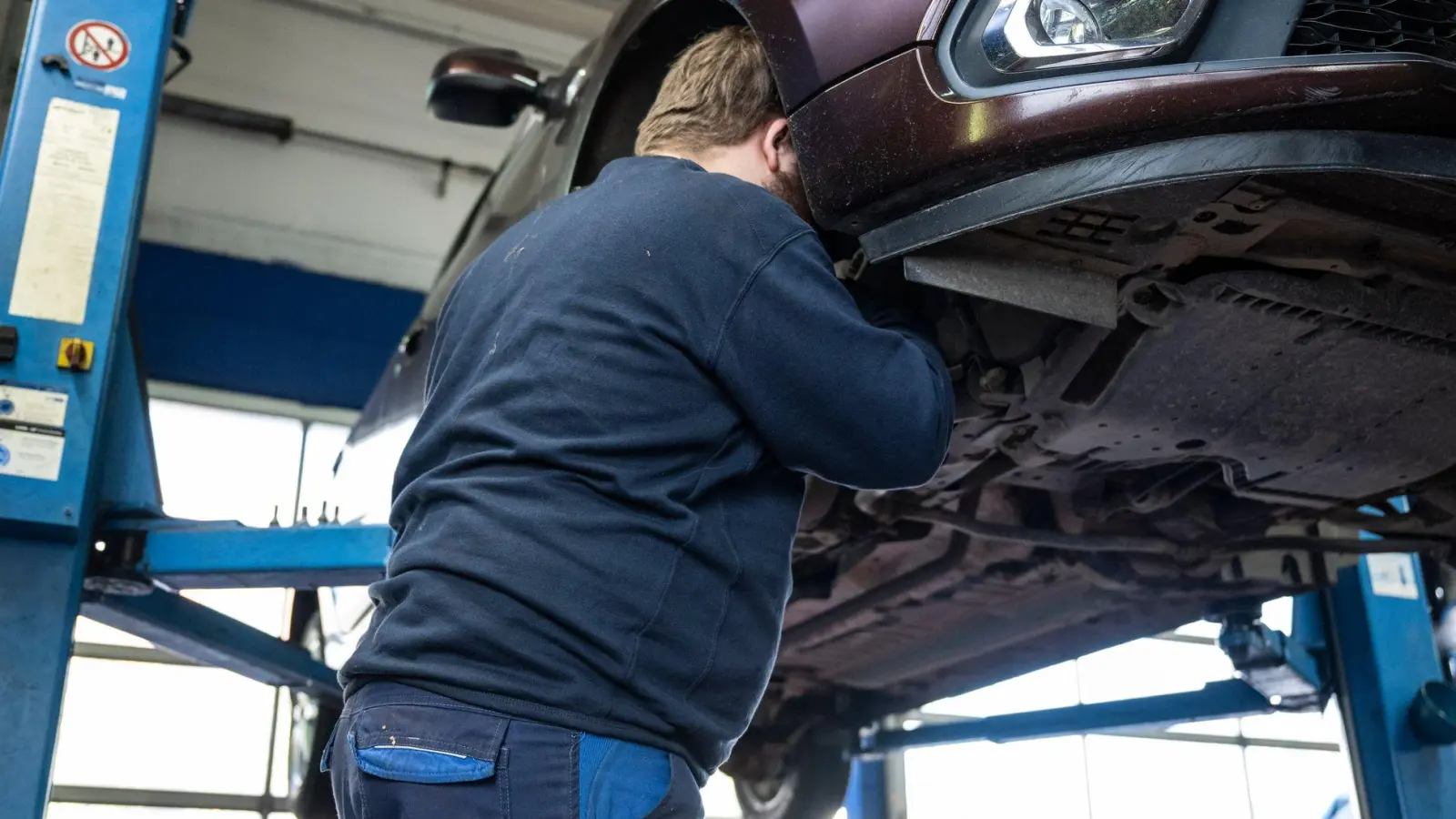 Die Zahl der Handwerks-Insolvenzen stieg laut Creditreform besonders deutlich im Kfz-Gewerbe.  (Foto: Hannes P Albert/dpa)