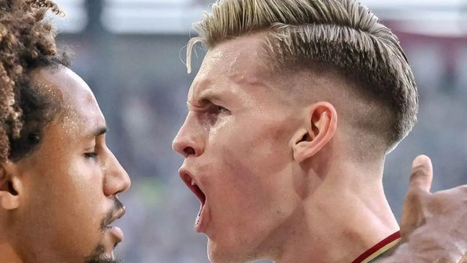 Anton Kade (r) brüllt seine Freude nach seinem 2:0 heraus.  (Foto: Harry Langer/dpa)