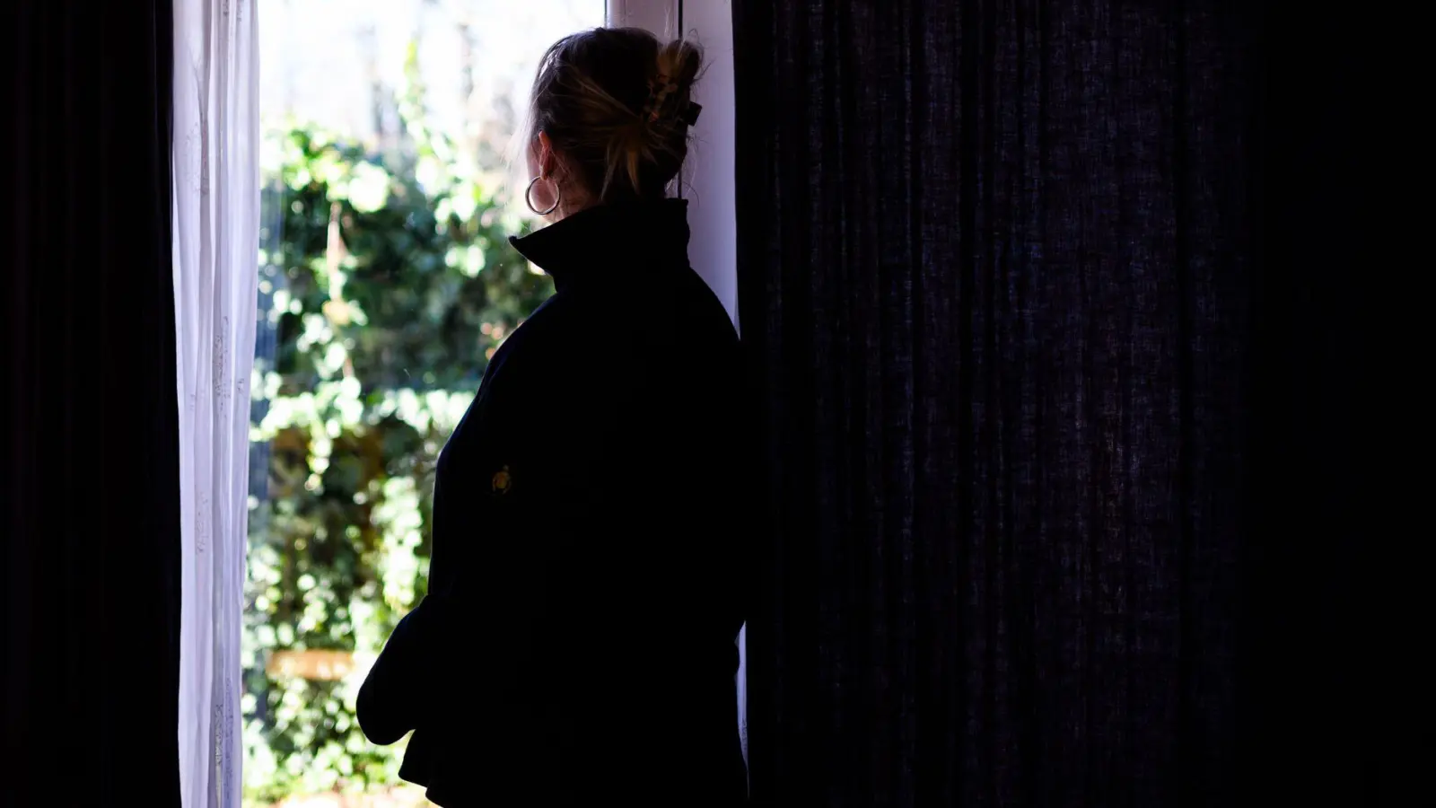 Eine Kombination aus genetischen Faktoren und belastenden Erfahrungen ist oft die Ursache für eine Borderline-Persönlichkeitsstörung. (Foto: Julian Stratenschulte/dpa/dpa-tmn)