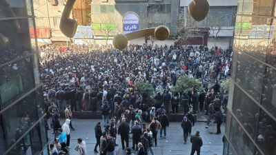 Demonstranten demonstrieren gegen die schlechten wirtschaftlichen Bedingungen in Teheran. (zu dpa: «Neue Protestwelle im Iran - Hintergründe und Ursachen») (Foto: Social Media)