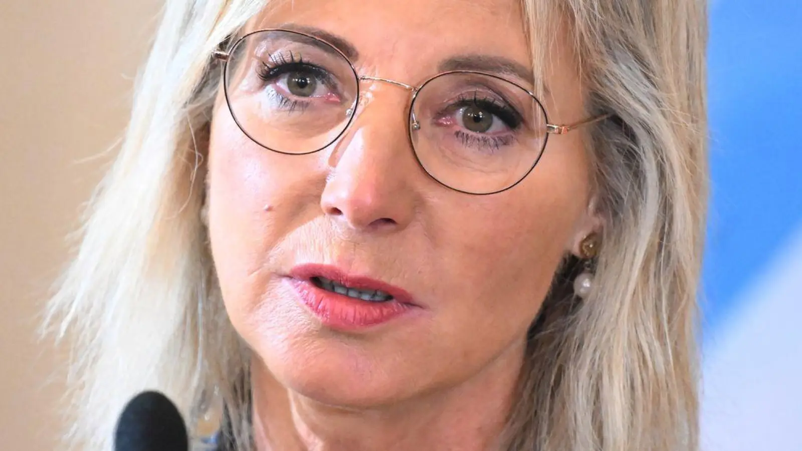 Sozialministerin Ulrike Scharf (CSU) spricht sich gegen ein Social-Media-Verbot für Kinder und Jugendliche aus. (Archivbild) (Foto: Felix Hörhager/dpa)