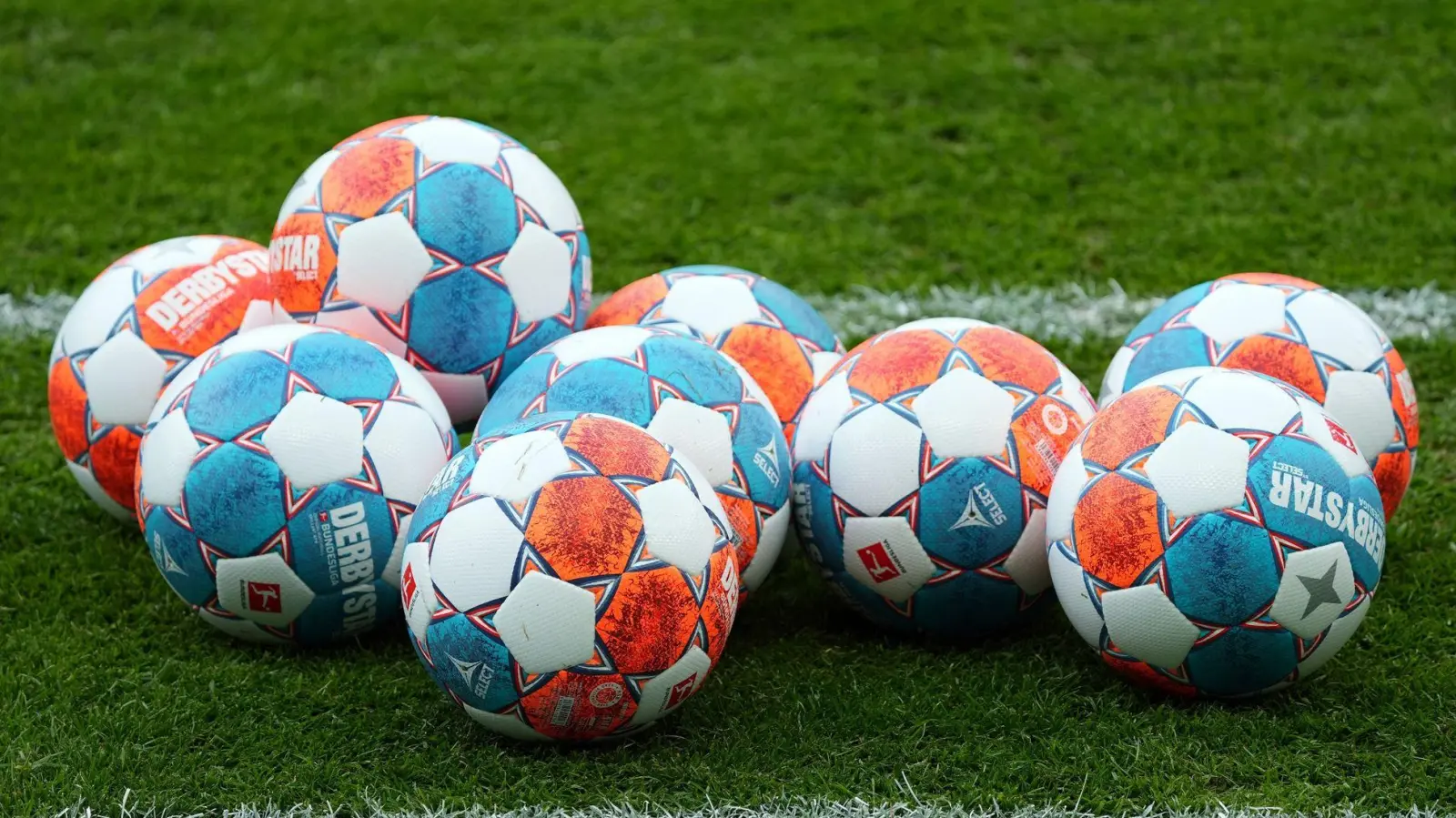 Mit den Links zu Ergebnissen und Tabellen sind Sie beim regionalen Sport aus Stadt und Landkreis Ansbach sowie dem Kreis Neustadt/Aisch-Bad Windsheim immer auf dem aktuellen Stand. (Symbolbild: Soeren Stache/dpa)