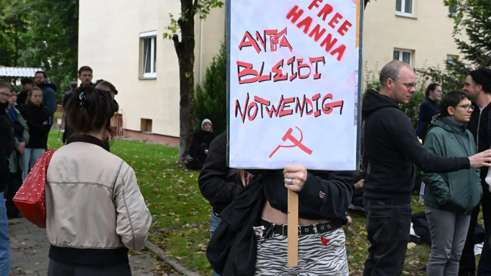 Ihre Unterstützer zweifeln ein faires Verfahren an. (Foto: Felix Hörhager/dpa)