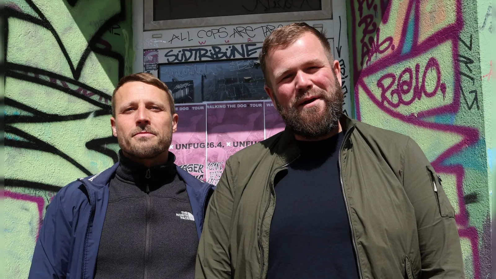 Schlagzeuger Olaf Ney (l) und Sänger   Jan „Monchi” Gorkow in Rostock. (Foto: Bernd Wüstneck/dpa)