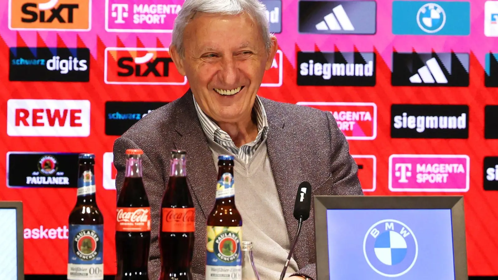 Svetislav Pesic ist zurück als Trainer bei Bayerns Basketballern. (Foto: Matthias Stickel/dpa)