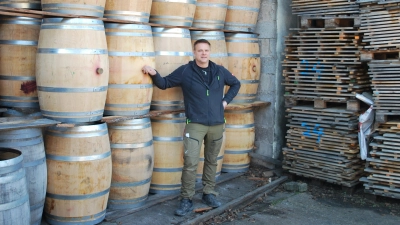Winzer legen auf Weinfässer aus Eiche, gern auch mal aus französischer Eiche, wert, weiß Albin Busch. (Foto: Astrid Pirner)