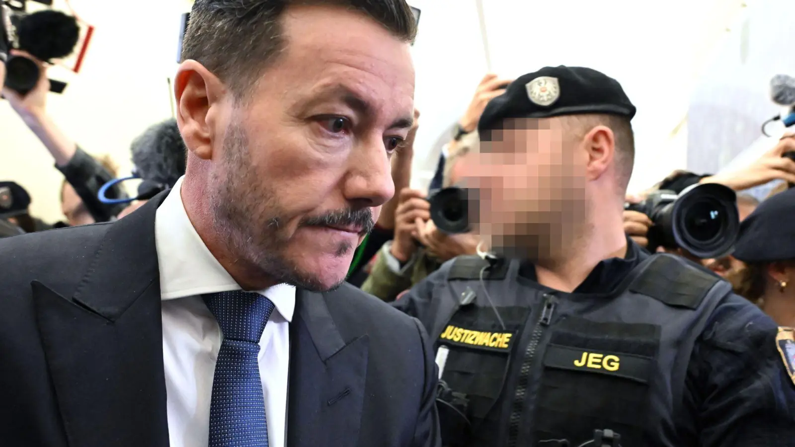 Der Investor René Benko ist wegen Gläubiger-Schädigung zu zwei Jahren Haft verurteilt worden (Foto: Barbara Gindl/APA/dpa)