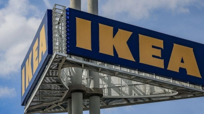 Einige Produkte von Ikea Deutschland sollen wieder günstiger werden. (Foto: Oliver Berg/dpa)