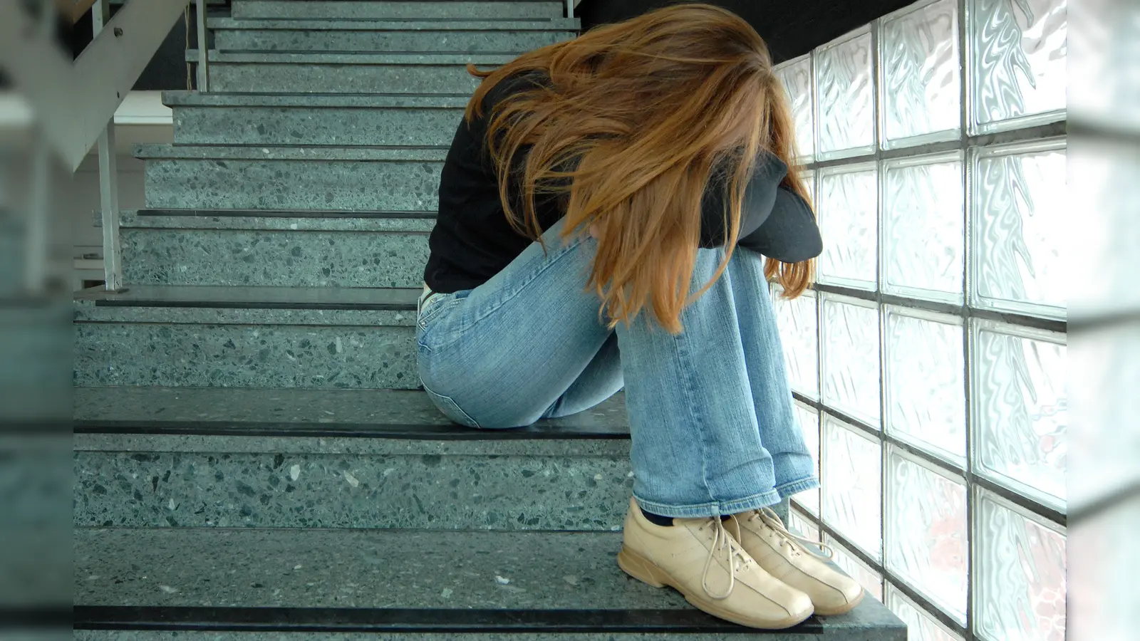 Das Vergewaltigungsopfer hat seit dem Übergriff durch den Nachbarn mit erheblichen psychischen Problemen zu kämpfen. Die junge Frau leidet an einer posttraumatischen Belastungsstörung, die sich unter anderem durch Panikattacken und depressive Einbrüche äußert.  (Symbolbild: Jim Albright)