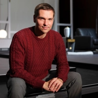 Inszeniert zum Beginn „Einszweiundzwanzig vor dem Ende“: Bartholomäus Pakulski, der neue Schauspielleiter am Theater Ansbach. (Foto: Thomas Wirth)