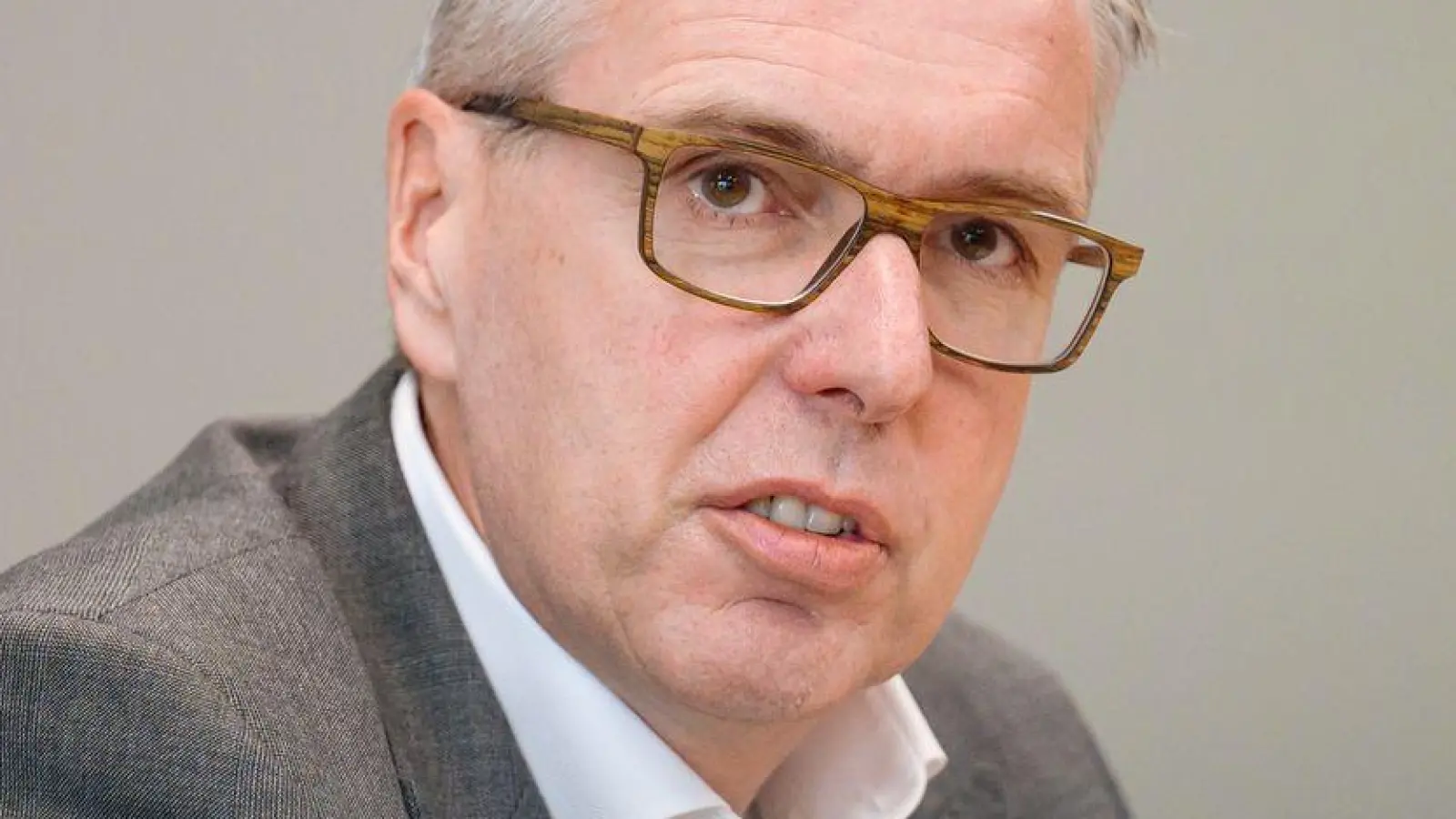 ZF-Chef Klein geht zum Monatsende. (Archivbild)  (Foto: Oliver Dietze/dpa)