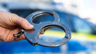 Drei Fälle von Organisierter Kriminalität mit Bezügen zum rechten Spektrum wurden 2024 bekannt. (Symbolbild) (Foto: David Inderlied/dpa)