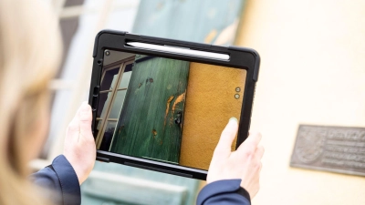 Wichtig: die Schäden, die der Versicherer regulieren soll, dokumentieren - etwa durch Fotos oder Videos. (Foto: Alexander Prautzsch/dpa-tmn)