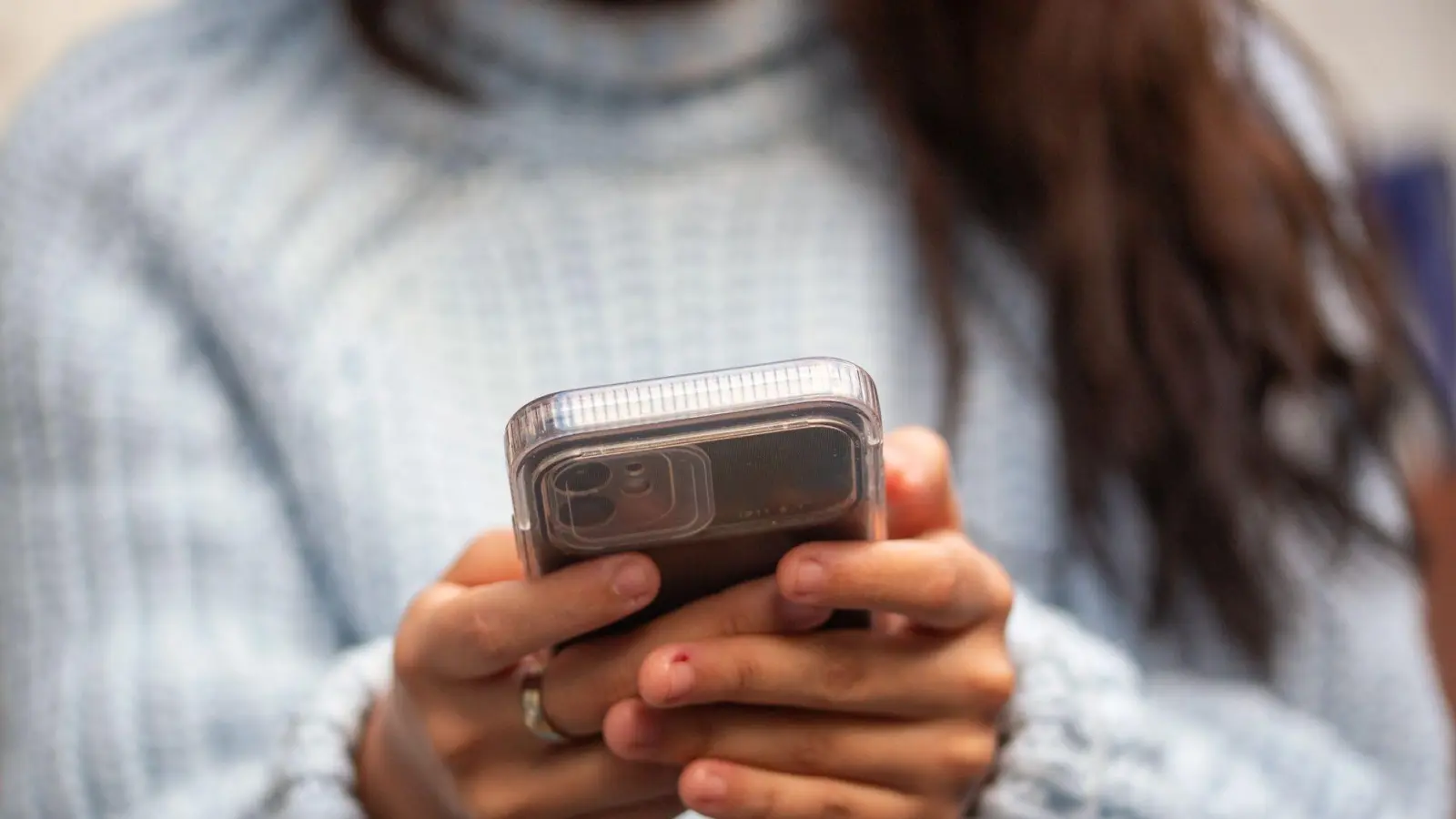 Wenn Menschen sagen, sie vermeiden aktiv die Nachrichten, heißt das nicht, dass sie überhaupt keine Nachrichten mehr nutzen. (Archivbild) (Foto: Fernando Gutierrez-Juarez/dpa)