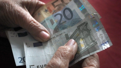 Frauen erhalten durchschnittlich noch immer weniger Rente als Männer. (Symbolbild) (Foto: Karl-Josef Hildenbrand/dpa)