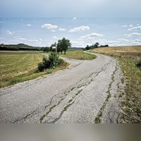 Der Gemeinderat hat sich grundsätzlich dafür ausgesprochen, die Sanierung maroder Wege anzugehen. Priorität soll unter anderem die Verbindung zwischen dem Sportplatz und dem Kreuzlesberg haben. (Foto: Jürgen Binder)