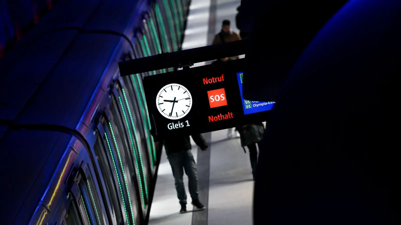 Noch fährt alles planmäßig - das soll am Mittwoch und Donnerstag anders sein.  (Foto: Sven Hoppe/dpa)