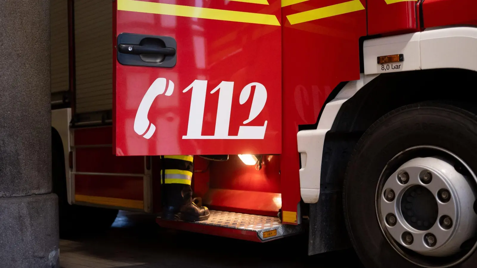 Ein Feuer hat auf einem Bauernhof unweit des Tegernsees einen hohen Schaden angerichtet. (Symbolbild)  (Foto: Niklas Treppner/dpa)