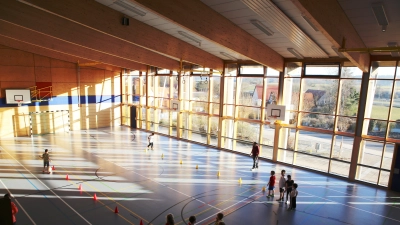 Oberdachstetten will die Rezattalhalle sanieren und hofft dabei auf ein dicke Förderung. (Archivbild: Alexander Biernoth)