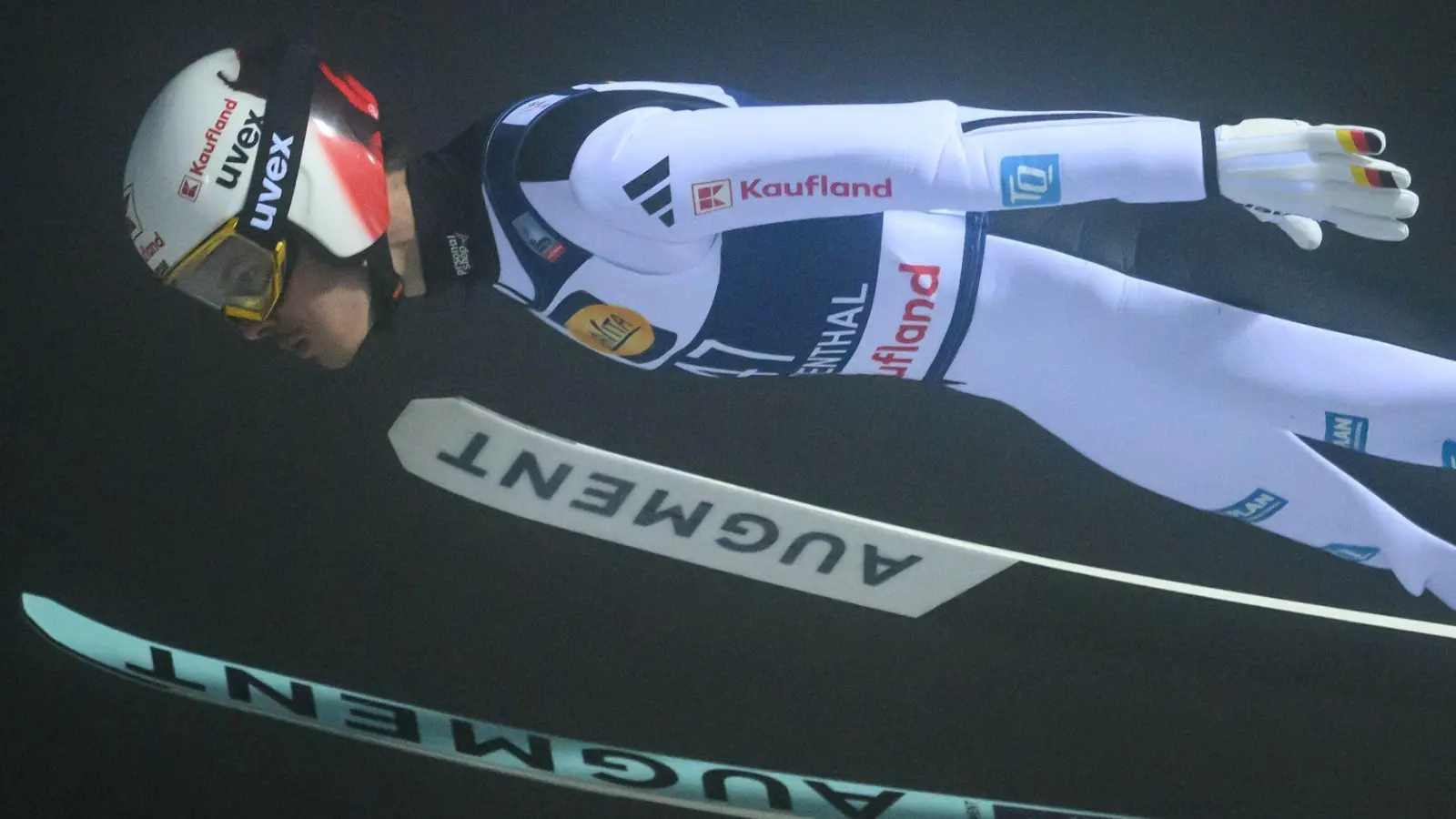 Fliegt aufs Podest: Philipp Raimund. (Foto: Hendrik Schmidt/dpa)