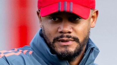 Vincent Kompany muss auch beim Abschlusstraining des FC Bayern auf Serge Gnabry verzichten. (Foto: Sven Hoppe/dpa)