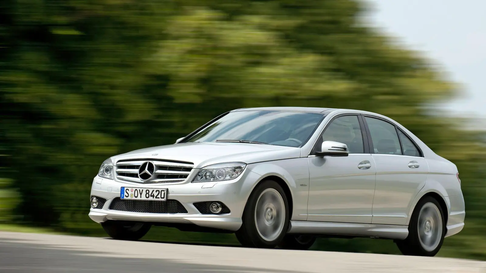 Begehrter Gebrauchtwagen: Die Qualitäten einer gebrauchten C-Klasse haben sich längst rumgesprochen - doch auf eine Sache sollte man vor dem Kauf besonders achten. (Foto: Mercedes-Benz AG/dpa-tmn)