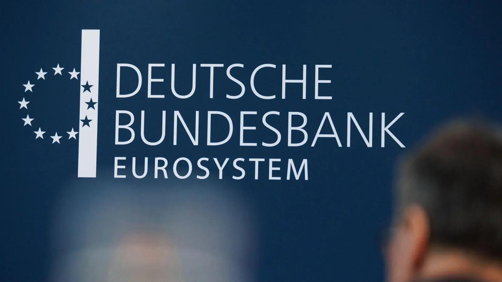 Bei der Bundesbank sorgt eine Sparmaßnahme für Ärger (Archivbild) (Foto: Hannes P. Albert/dpa)