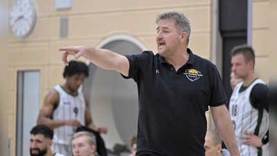 Mit einem Heimspiel gegen Aschaffenburg starten Trainer Claus Winkelspecht und seine Onlineprinters Neustadt in die Zwischenrunde. (Foto: Martin Rügner)