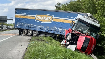 Am Samstagvormittag kam es auf der A6 bei Ansbach zu einem schweren Unfall. (Foto: NEWS5 / Pascal Höfig)