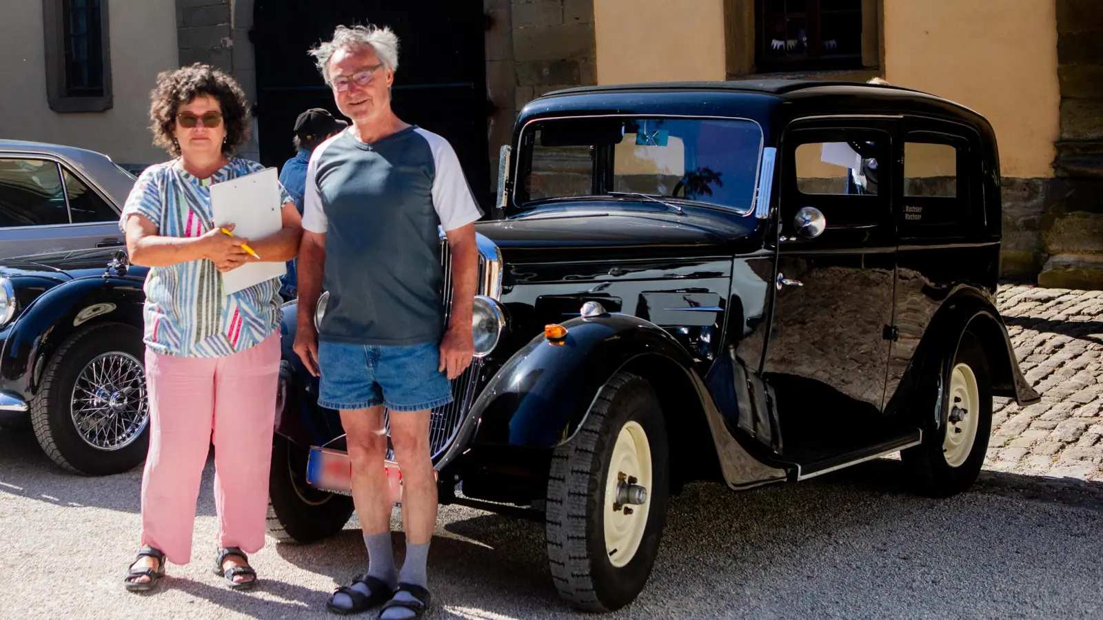 Gabriele und Martin Ruchser mit einem Peugeot 201 BR3 mit der Startnummer 8. Produktion zwischen 1929 und 1937. <br>Baujahr: 1934<br>Hubraum: 1100 cm³<br>Zylinder: 4<br>PS: 23 (Foto: Evi Lemberger)