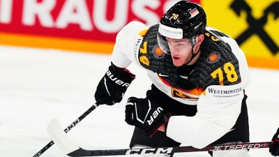 Unter anderem NHL-Profi Nico Sturm verstärkt das deutsche Eishockey-Nationalteam. (Foto: Pavel Golovkin/AP/dpa)