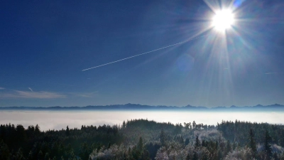 Laut einer vorläufigen Auswertung des DWD geht 2025 als eines der fünf sonnigsten Jahre seit 1951 in die Bilanz ein. (Archivbild) (Foto: Karl-Josef Hildenbrand/dpa)