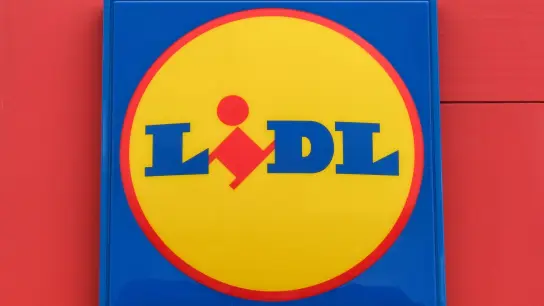 Logo des Discounters Lidl in Marzahn-Hellersdorf. (Foto: Jens Kalaene/dpa-Zentralbild/dpa)
