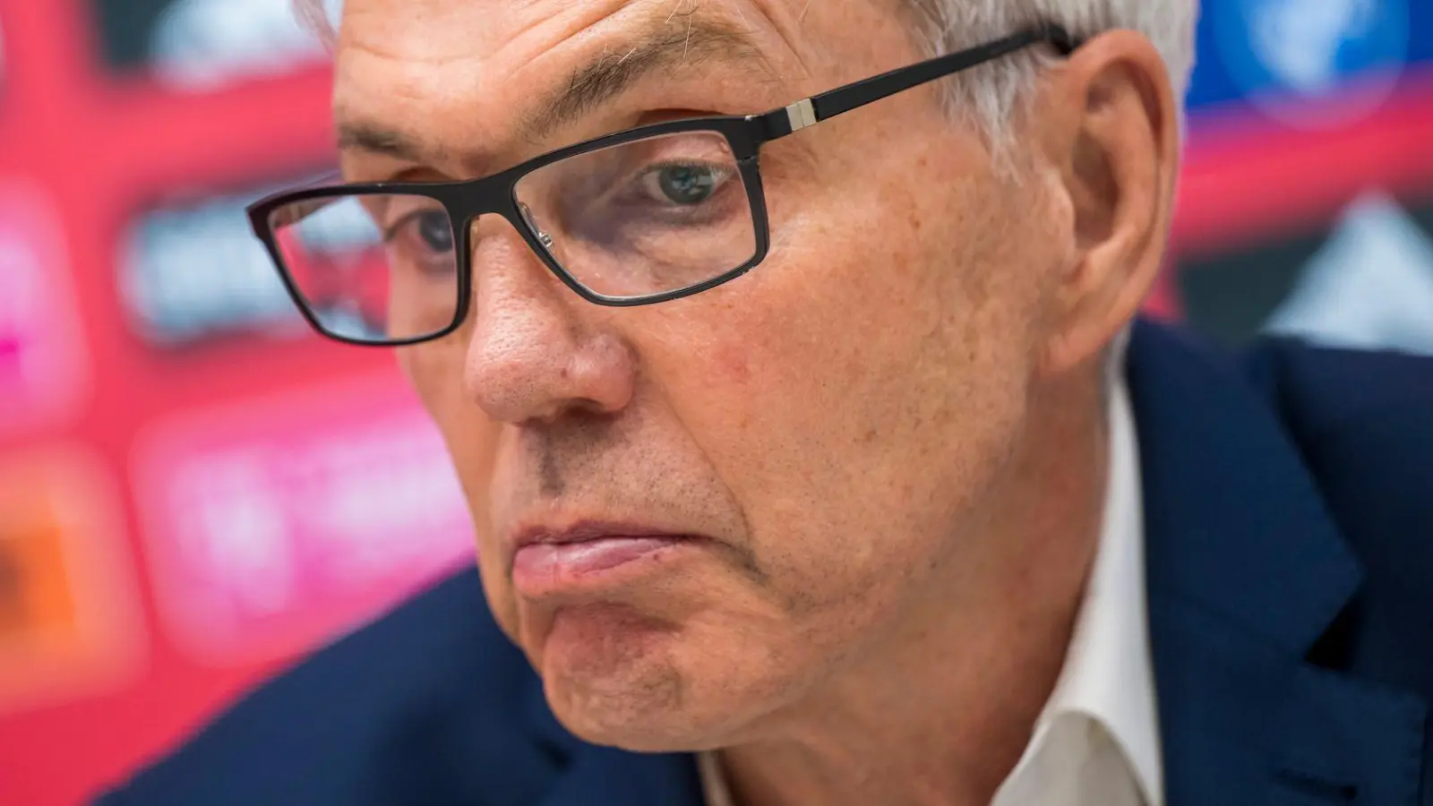 Zwei neue Spieler für Herbert. (Foto: Peter Kneffel/dpa)