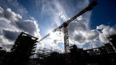 Deutschland steuere mit zunehmender Geschwindigkeit auf einen „Crash der Baubranche“ zu, warnt Handwerkspräsident Jörg Dittrich. (Foto: Britta Pedersen/dpa)