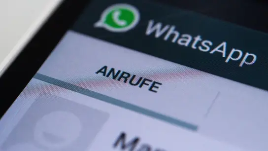 Whatsapp will es leichter machen, zu Gruppencalls einzuladen und ihnen beizutreten. (Foto: Andrea Warnecke/dpa-tmn)