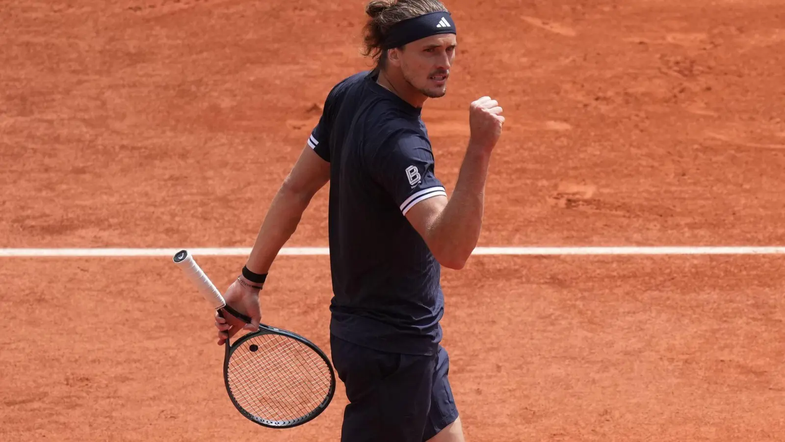 Jubet über einen Punktgewinn: Alexander Zverev. (Foto: Thibault Camus/AP/dpa)