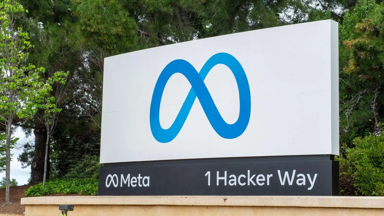 Metas Künstliche Intelligenz braucht gewaltige Mengen Strom. (Archivbild) (Foto: Andrej Sokolow/dpa)