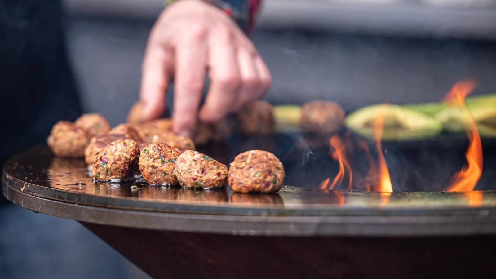 Acht Grillteams aus Deutschland, Österreich und der Schweiz treten bei der Deutschen veganen Grillmeisterschaft in Bad Windsheim an. (Archivbild: Mirko Fryska)