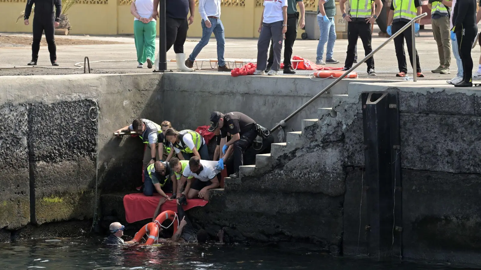 Die beiden jüngsten Opfer des Bootsunglücks waren erst fünf Jahre alt. (Foto: Europa Press Canarias/EUROPA PRESS/dpa)