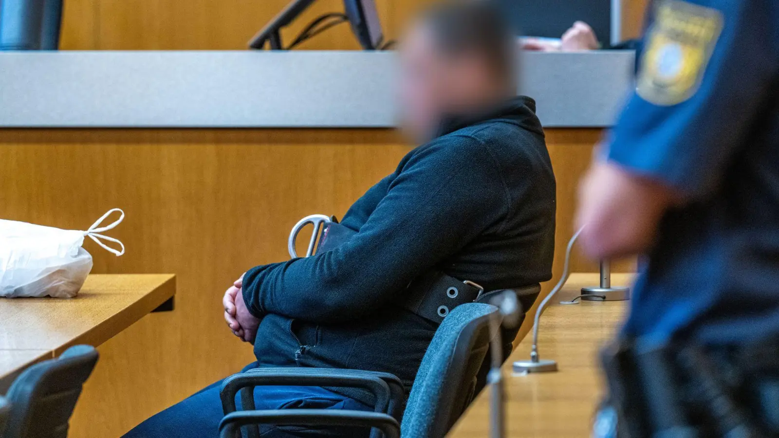 Ein 50 Jahre alter Mann soll in Niederbayern einen Bekannten mit rund 150 Messerstichen getötet haben. (Foto: Armin Weigel/dpa)